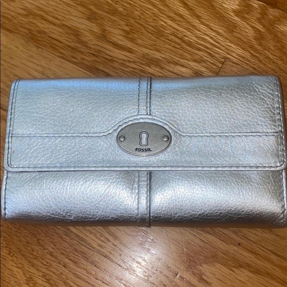Fossil metallic wallet